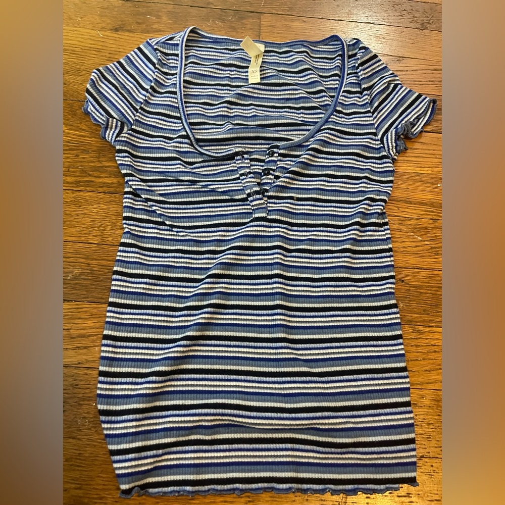 Blue and white lines